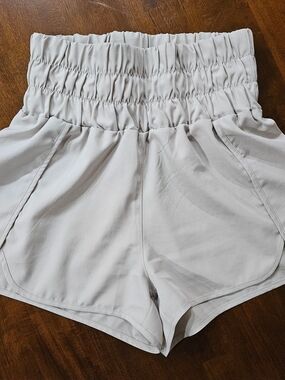 EUC New In Women's High-Waist Smocked Shorts